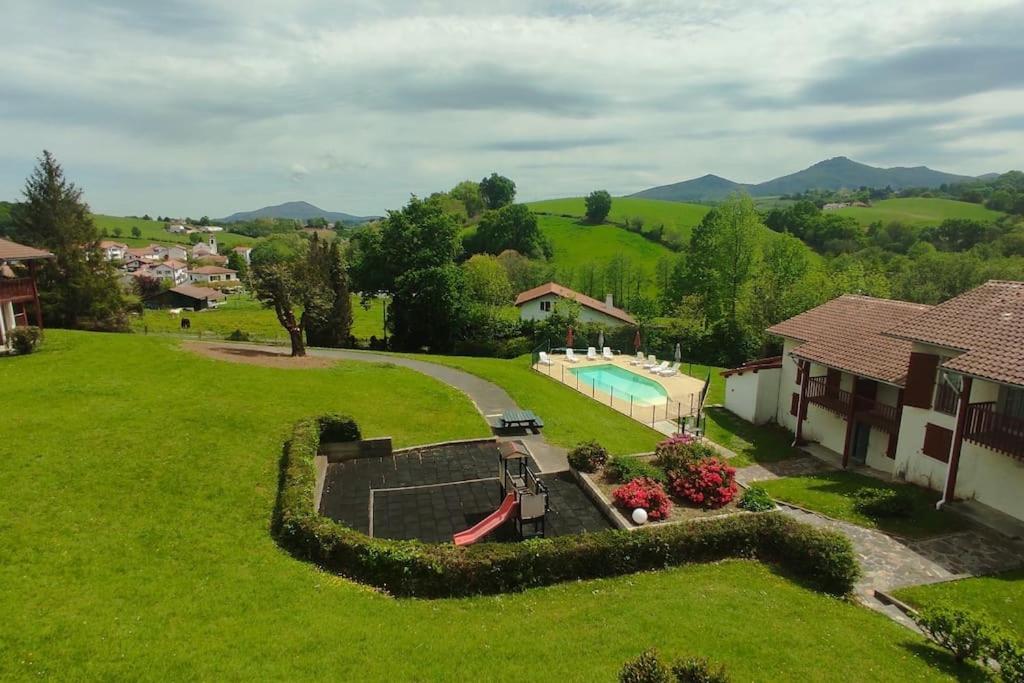スライドCambo Les Bains Piscine Vue Montagnesアパートメント エクステリア 写真